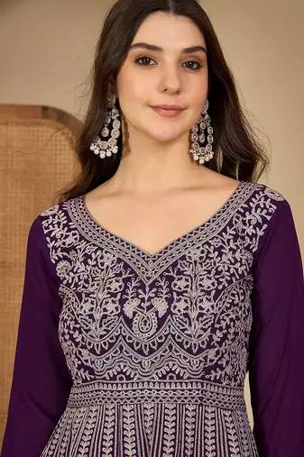 Embroidered v-neck kurta & palazzos