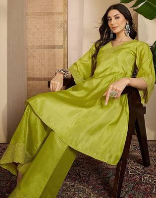 Embroidered v-neck kurta & trousers kurta sets 2