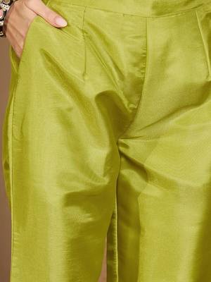 Embroidered v-neck kurta & trousers kurta sets 4