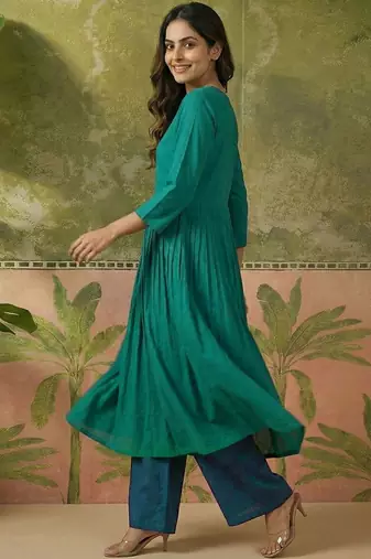 V-neck kurta & trousers kurta set