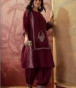 Embroidered round-neck kurta & harem pants