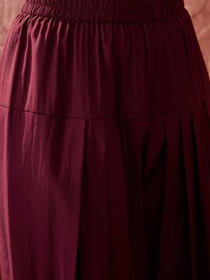 Embroidered round-neck kurta & harem pants 4