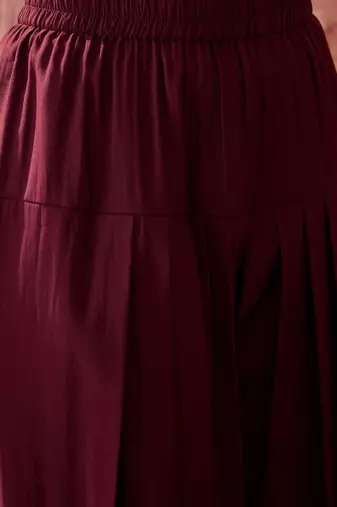 Embroidered round-neck kurta & harem pants