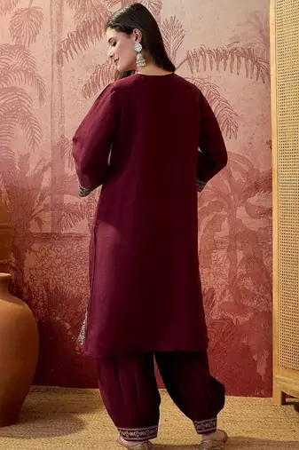 Embroidered round-neck kurta & harem pants