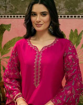 Embroidered v-neck kurta & palazzos 3