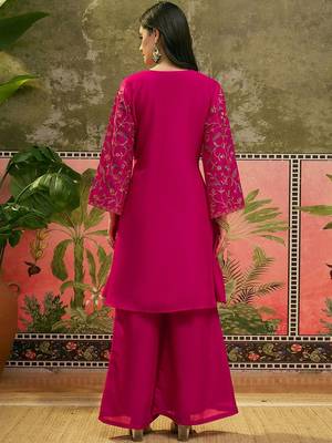 Embroidered v-neck kurta & palazzos 5