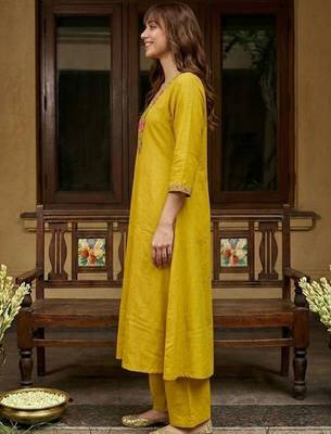 Yoke design v-neck kurta & palazzos 3