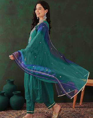 Embroidered kurta & trouser with dupatta 5
