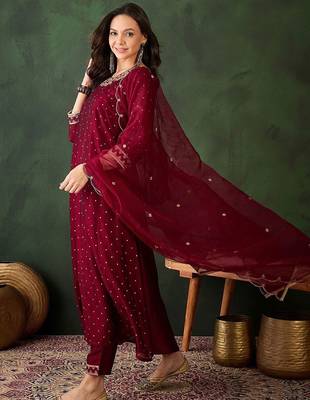 Geometric printed zari & sequinned a-line kurta & palazzo with dupatta 4