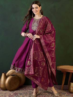 Floral embroidered layered kurta with trouser & dupatta 2