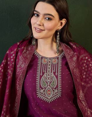 Floral embroidered layered kurta with trouser & dupatta 3