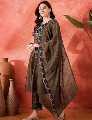 Floral yoke design round neck sequinned a-line kurta with trousers & dupatta 5