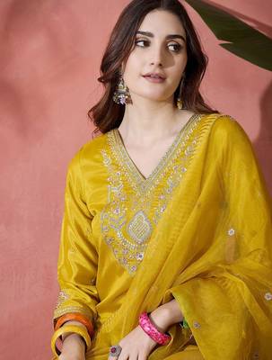 Women ethnic motifs embroidered regular sequinned kurta with trousers & dupatta 2