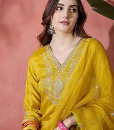 Women ethnic motifs embroidered regular sequinned kurta with trousers & dupatta