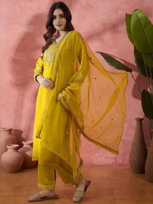 Women ethnic motifs embroidered regular sequinned kurta with trousers & dupatta 3