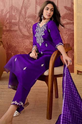 Embroidered v-neck kurta & trousers set