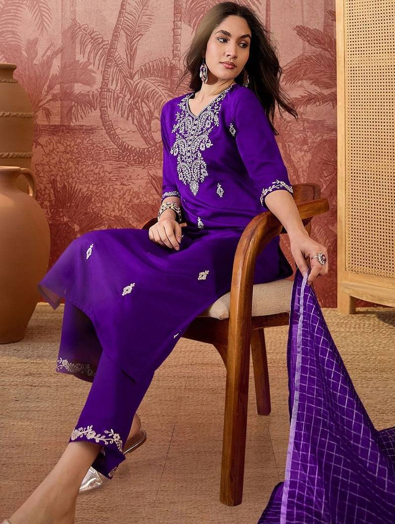 Embroidered v-neck kurta & trousers set