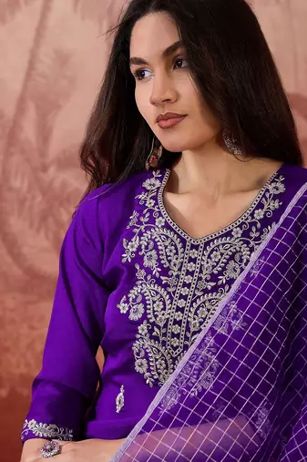 Embroidered v-neck kurta & trousers set