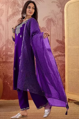 Embroidered v-neck kurta & trousers set