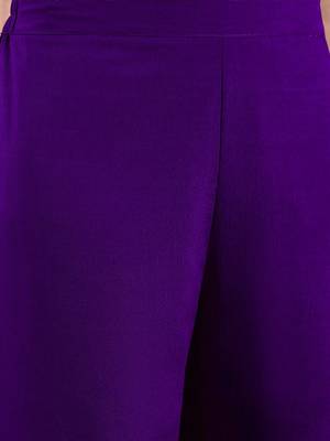 Embroidered v-neck kurta & trousers set 5