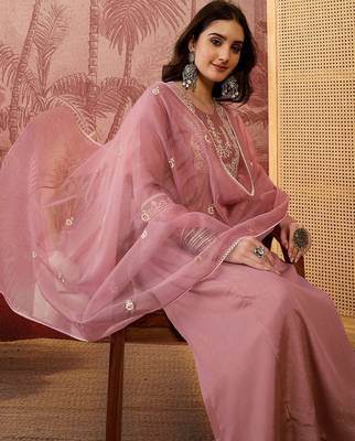 Women floral embroidered pleated sequinned kurta with trousers & with dupatta 2
