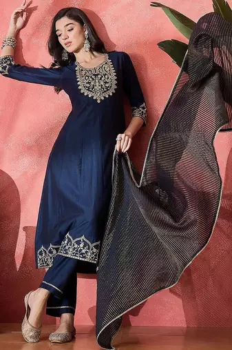 Floral embroidered pleated sequinned straight kurta with trousers & dupatta