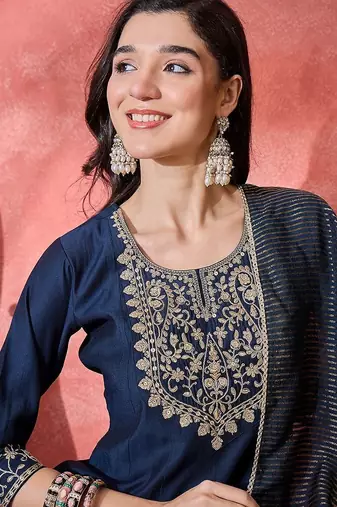 Floral embroidered pleated sequinned straight kurta with trousers & dupatta