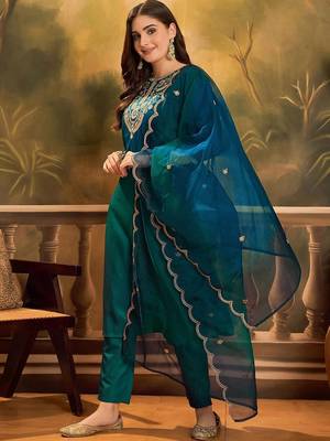 Ethnic motifs embroidered straight kurta with trouser & dupatta 3
