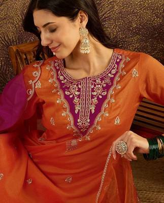 Embroidered round neck kurta trousers & dupatta 3