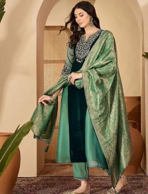Embroidered round neck straight kurta & trousers with dupatta 3