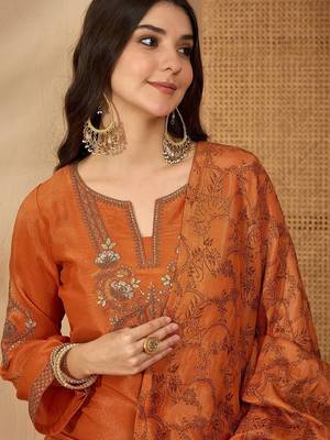 Zari sequence embroidered kurta with palazzo & dupatta 2