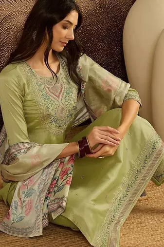 Embroidered round neck kurta & trousers with dupatta