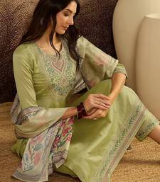 Embroidered round neck kurta & trousers with dupatta