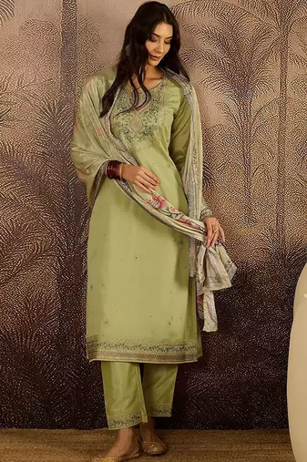 Embroidered round neck kurta & trousers with dupatta