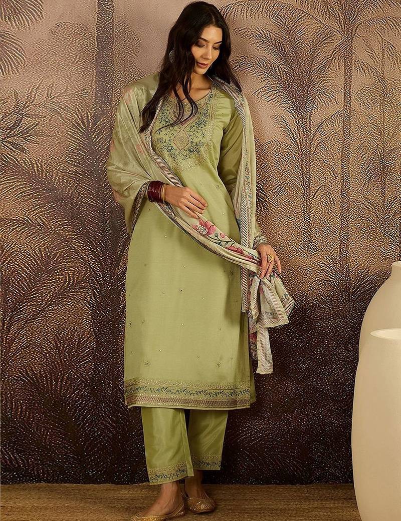 Embroidered round neck kurta & trousers with dupatta