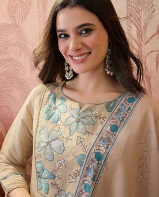 Embroidered round neck straight kurta & trousers with dupatta 2