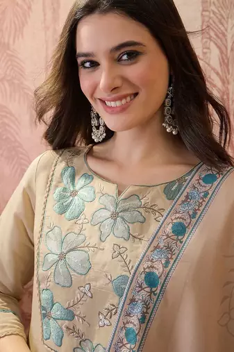 Embroidered round neck straight kurta & trousers with dupatta