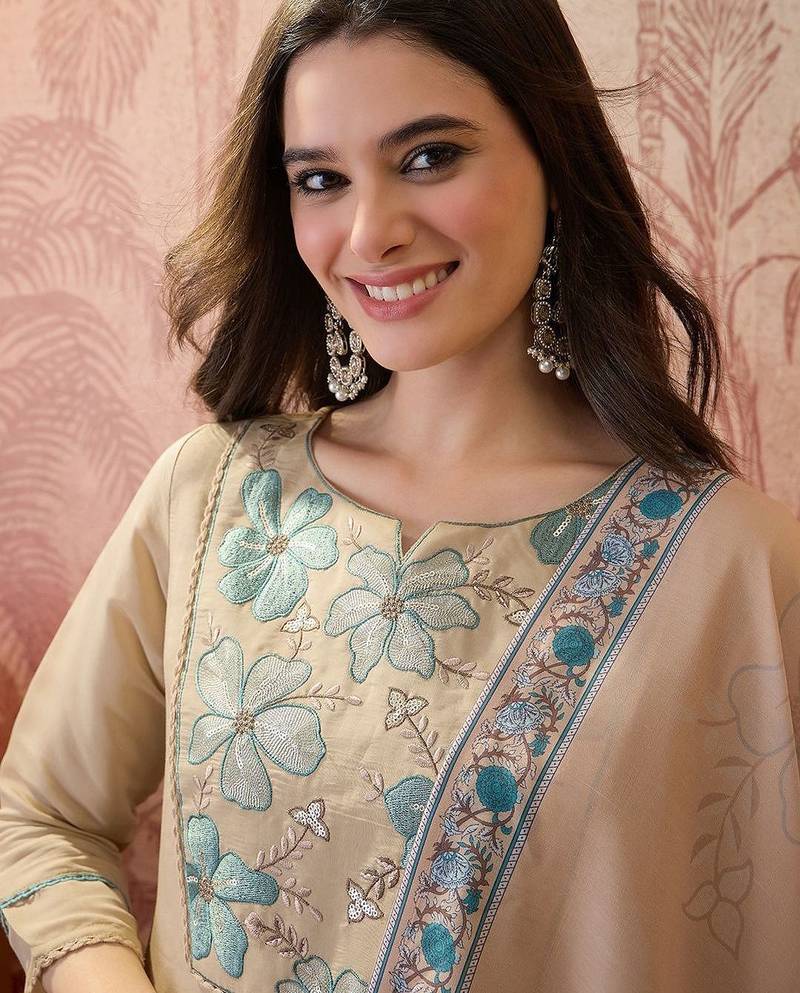 Embroidered round neck straight kurta & trousers with dupatta