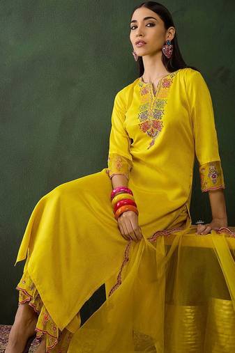 Women embroidered three quarter sleeves kurta & trousers with dupatta