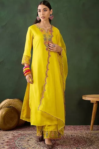 Women embroidered three quarter sleeves kurta & trousers with dupatta