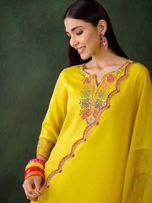 Women embroidered three quarter sleeves kurta & trousers with dupatta 3