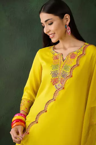 Women embroidered three quarter sleeves kurta & trousers with dupatta