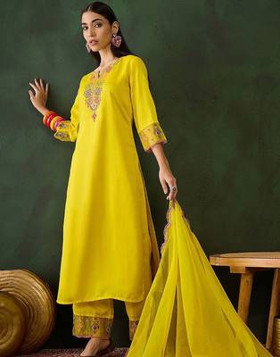 Women embroidered three quarter sleeves kurta & trousers with dupatta 5