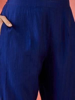 Blue floral embroidered v-neck sequinned straight kurta with trousers and dupatta 3
