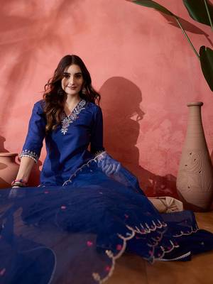 Blue floral embroidered v-neck sequinned straight kurta with trousers and dupatta 5
