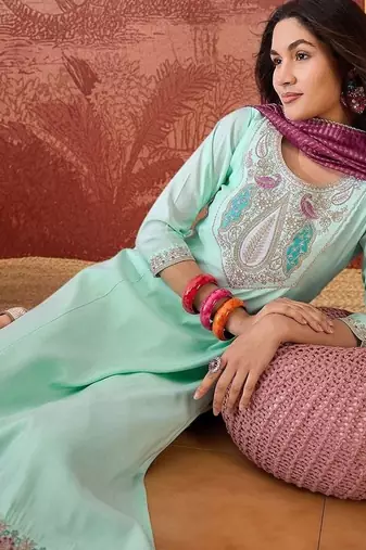 Embroidered round neck kurta & trousers kurta set