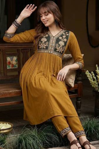 Embroidered v-neck kurta & trousers