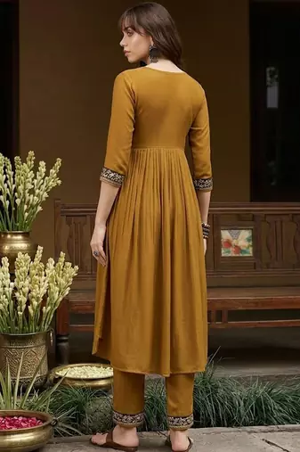 Embroidered v-neck kurta & trousers