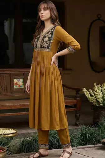 Embroidered v-neck kurta & trousers