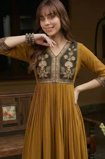 Embroidered v-neck kurta & trousers